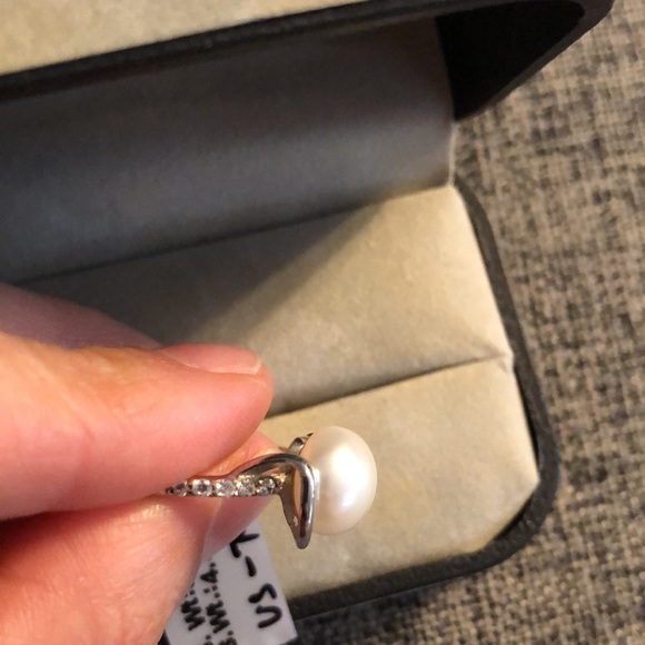 Silver Pearl Ring - Picture 5 of 8